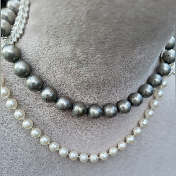 Vintage Faux Pearl Necklace (with free necklace) - Picture 6 of 9